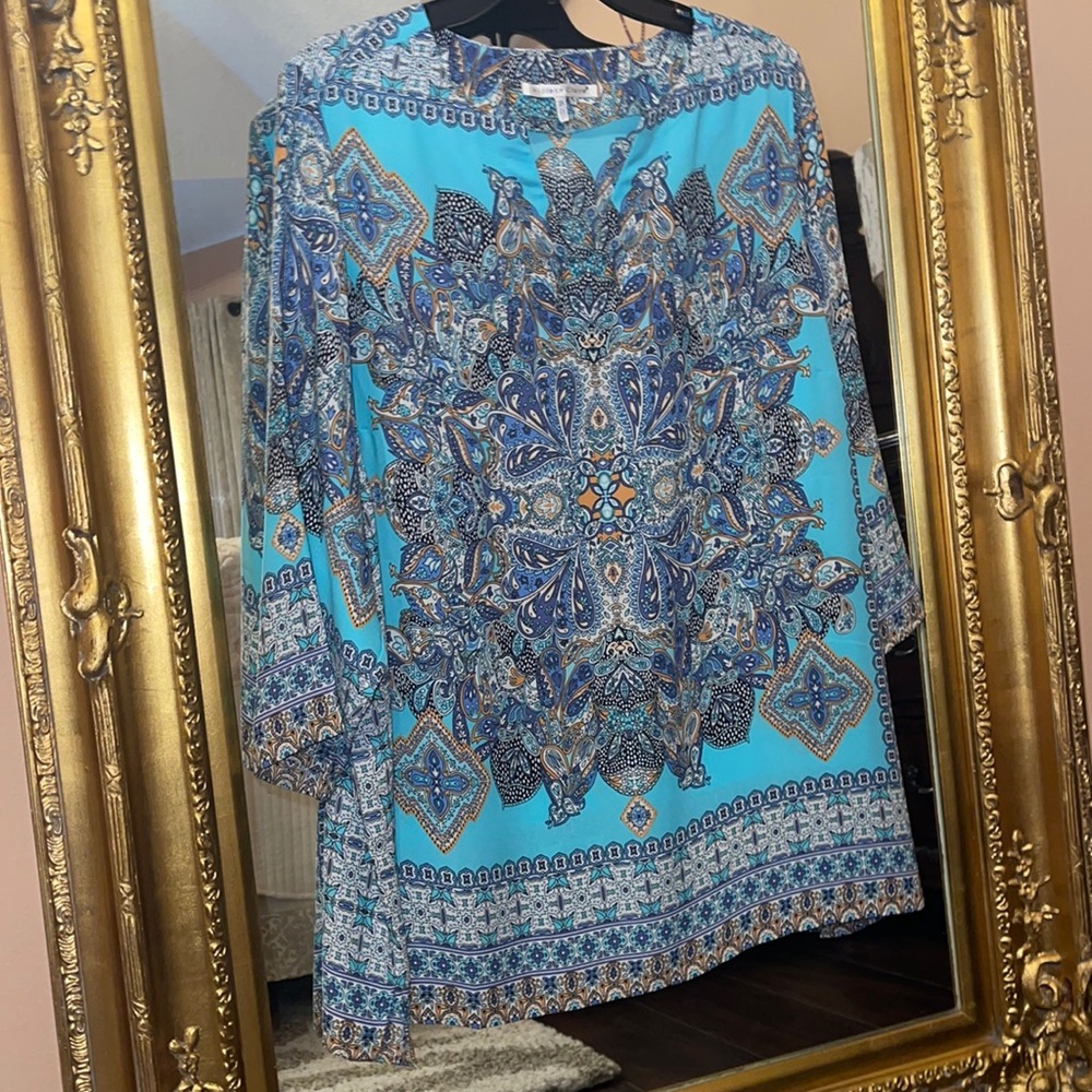 Beautiful violet and Claire blouse size 2xl